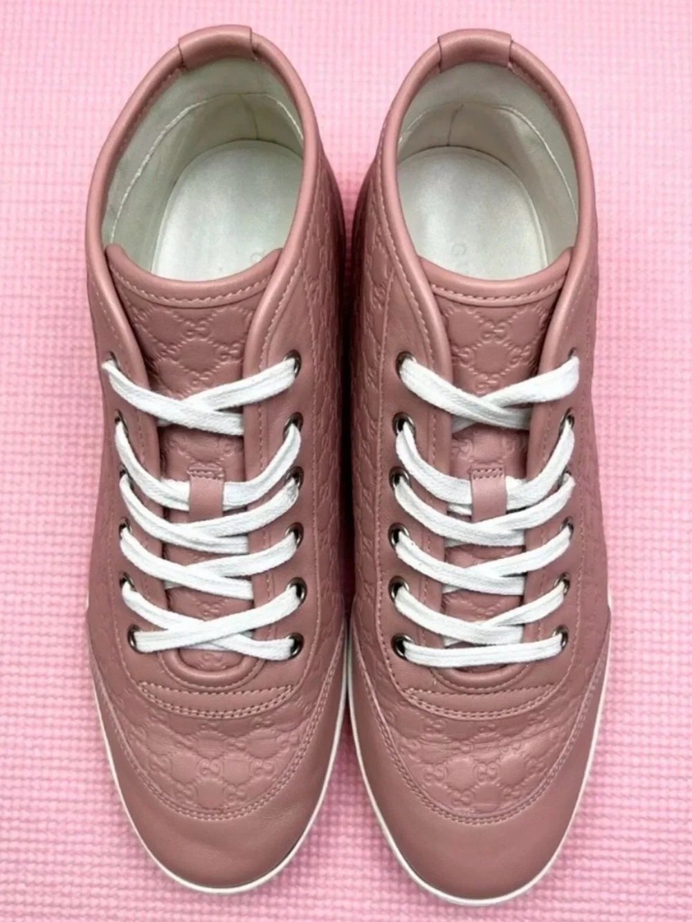 Set Gucci Blush Pink Guccissima  Leather High-Top Sneakers and Crossbody Bag